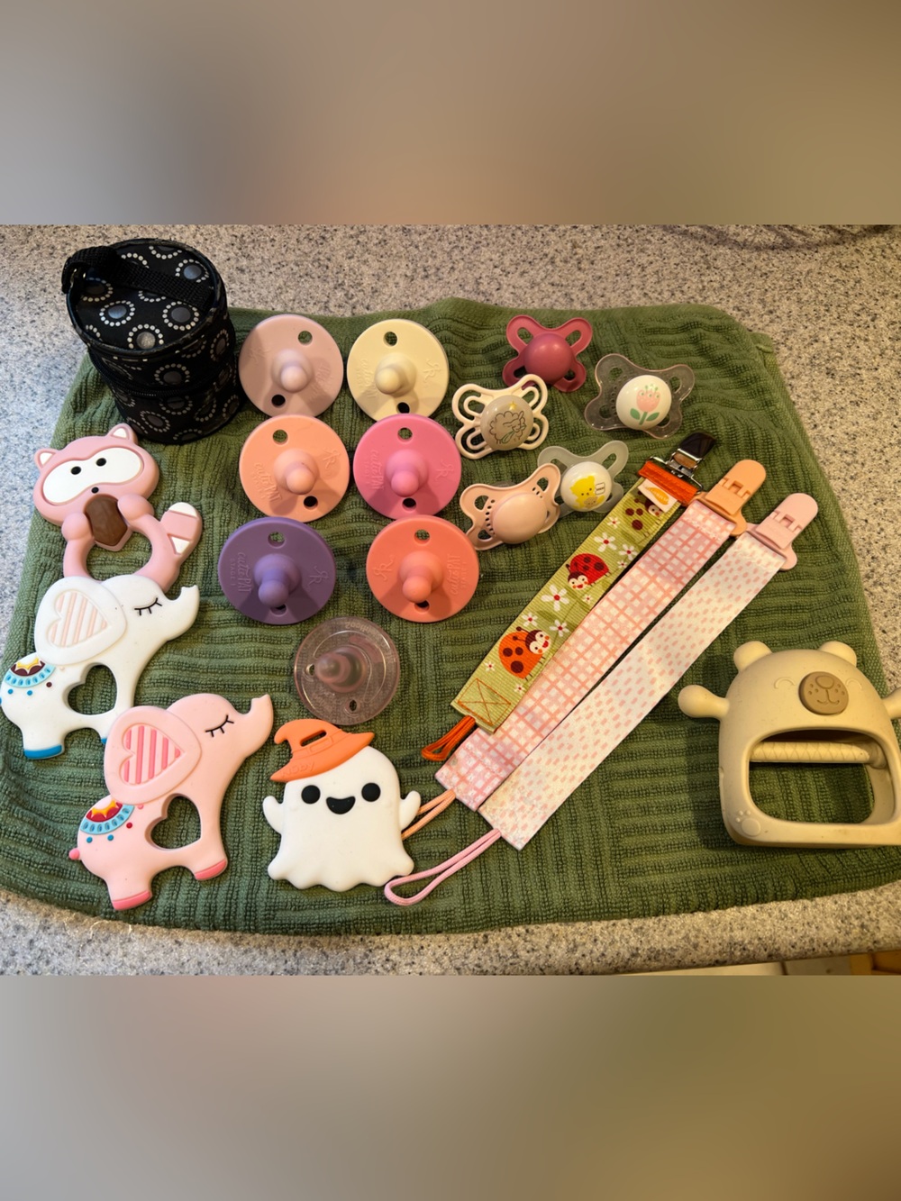 Ryan and rose Assorted Pink and Neutral Baby Pacifiers & Teethers Set